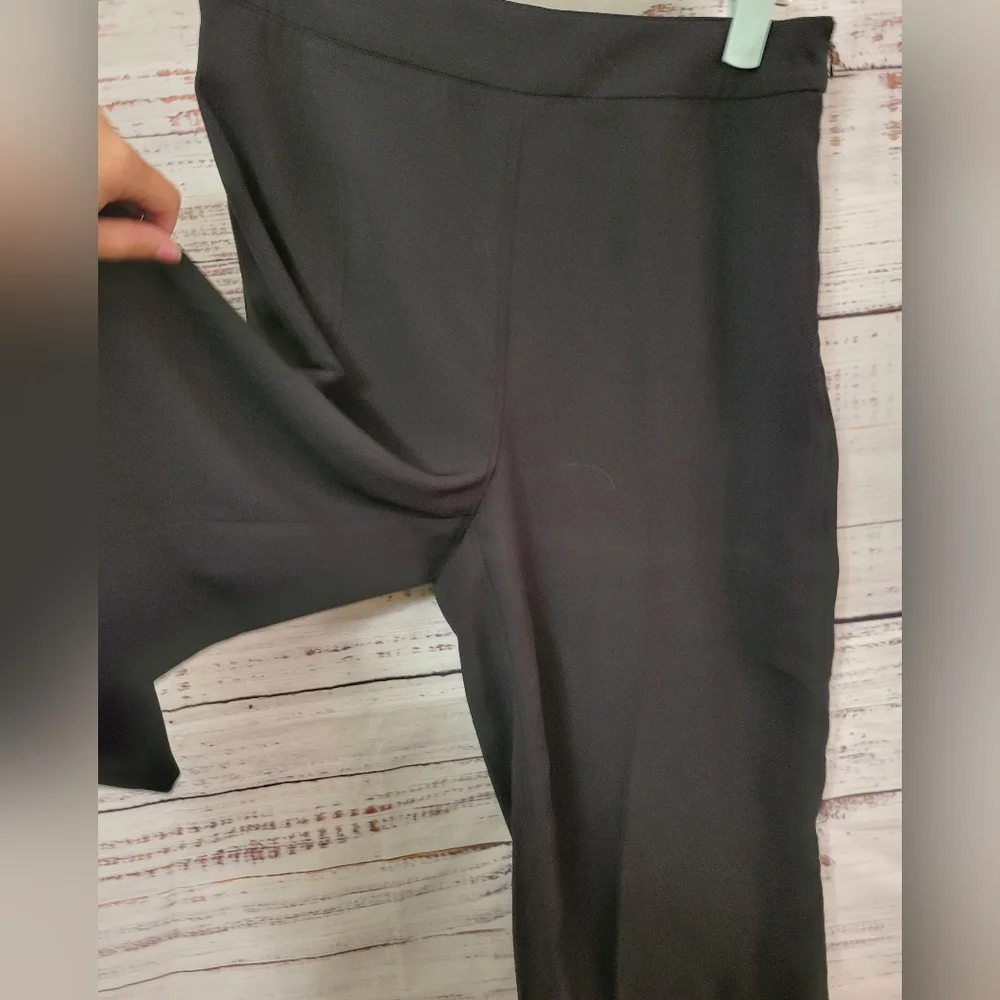 Sapphire Red S6 Wide Leg Black Capris